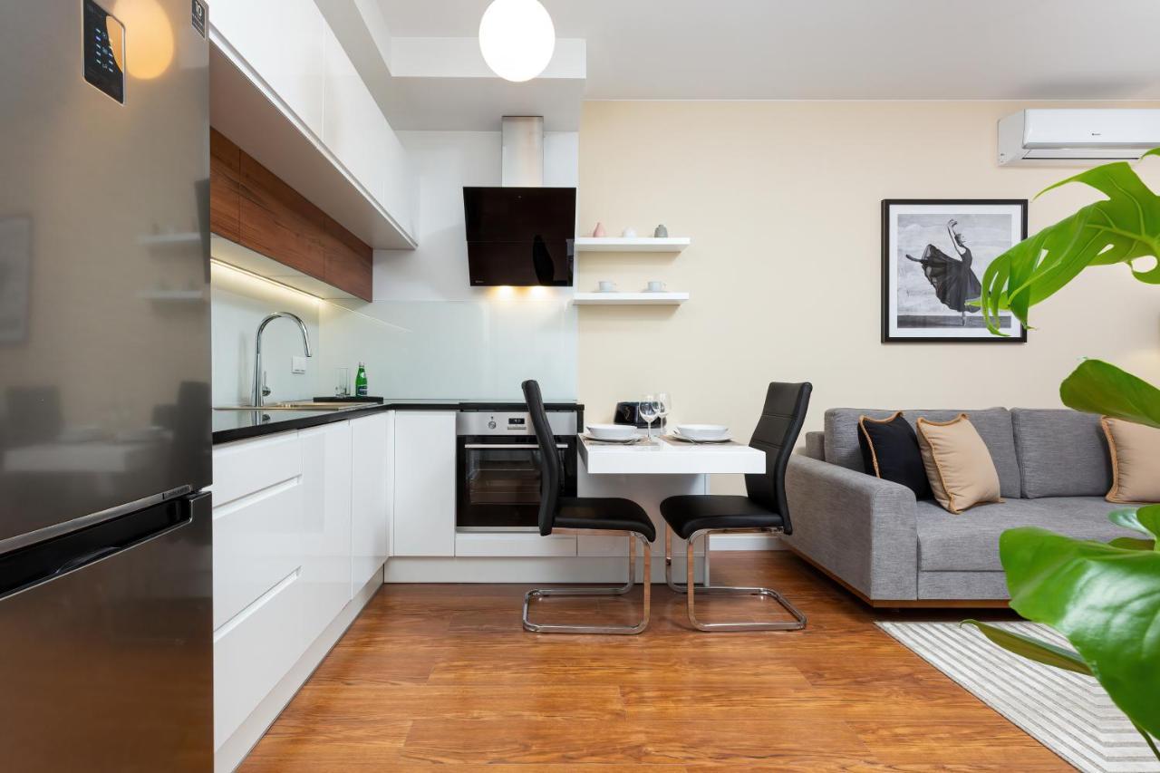 Royal City Center Mennica Residence By Noclegi Renters Warschau Exterior foto
