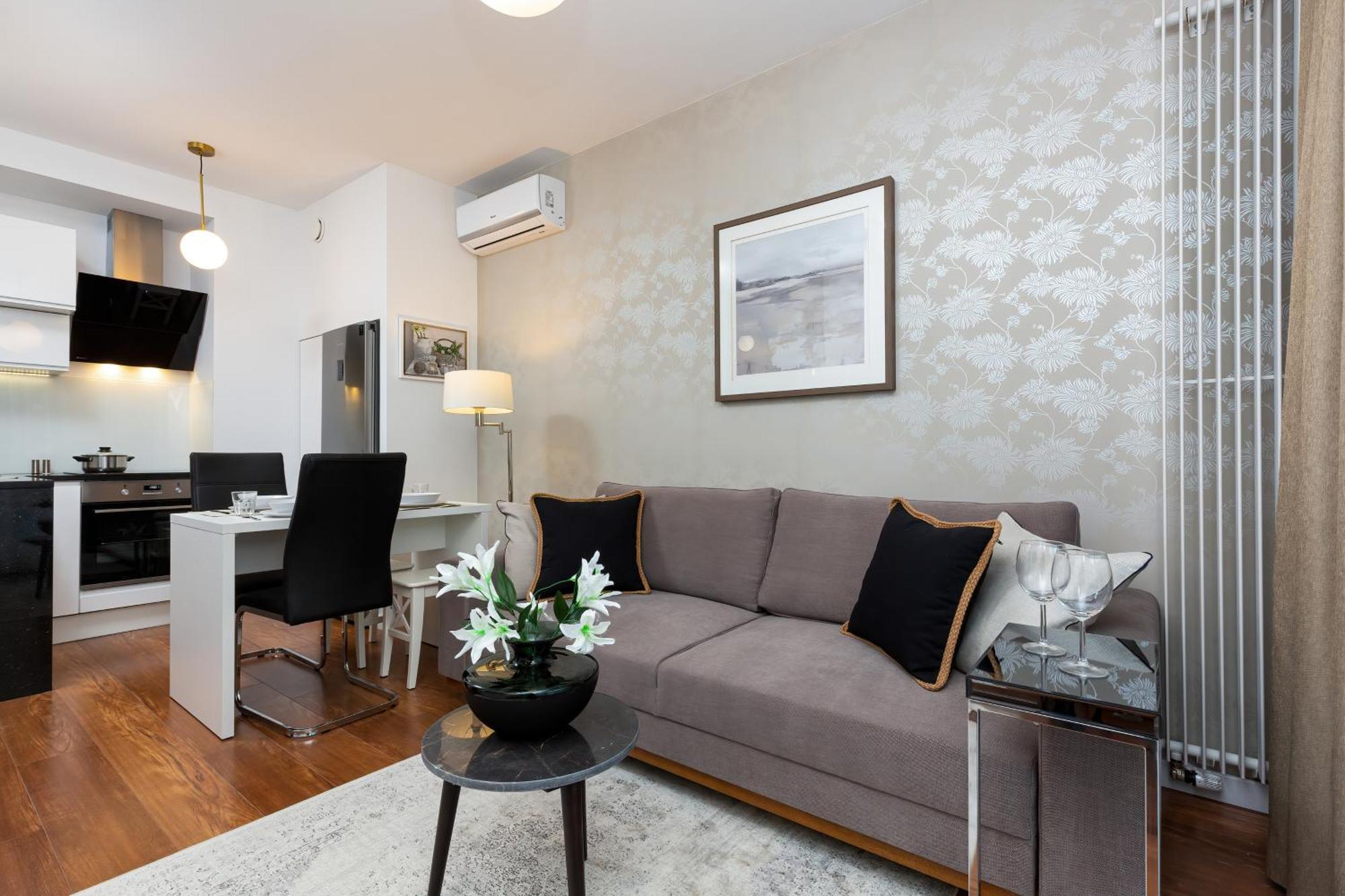 Royal City Center Mennica Residence By Noclegi Renters Warschau Exterior foto